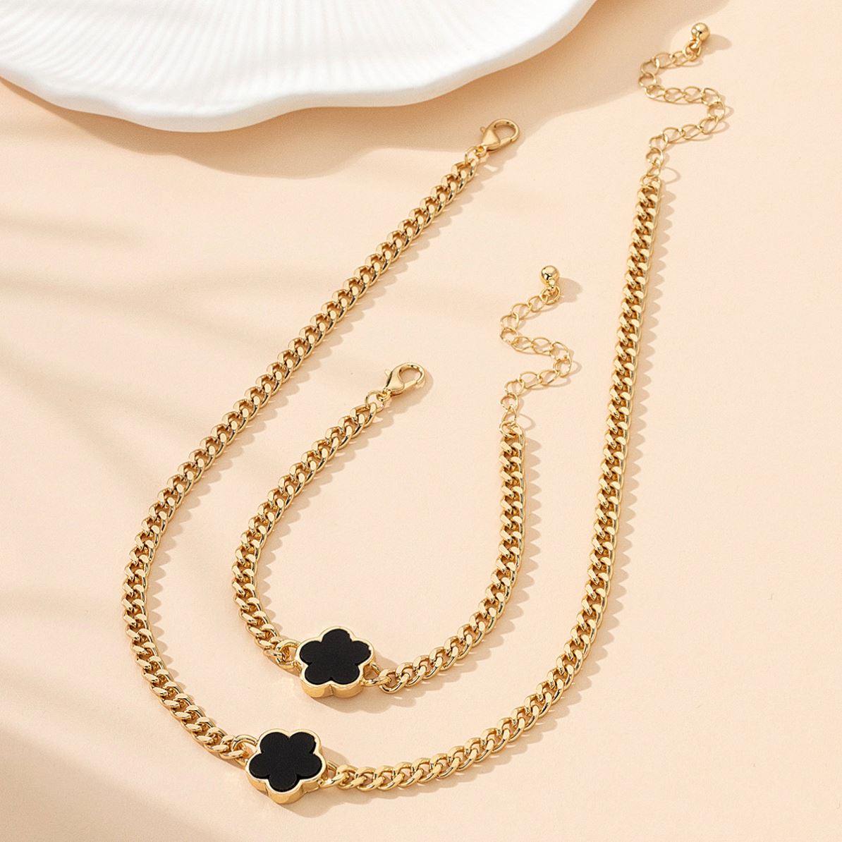 18k gold plated clover set طقم كلوفر سنسال + اسوارة